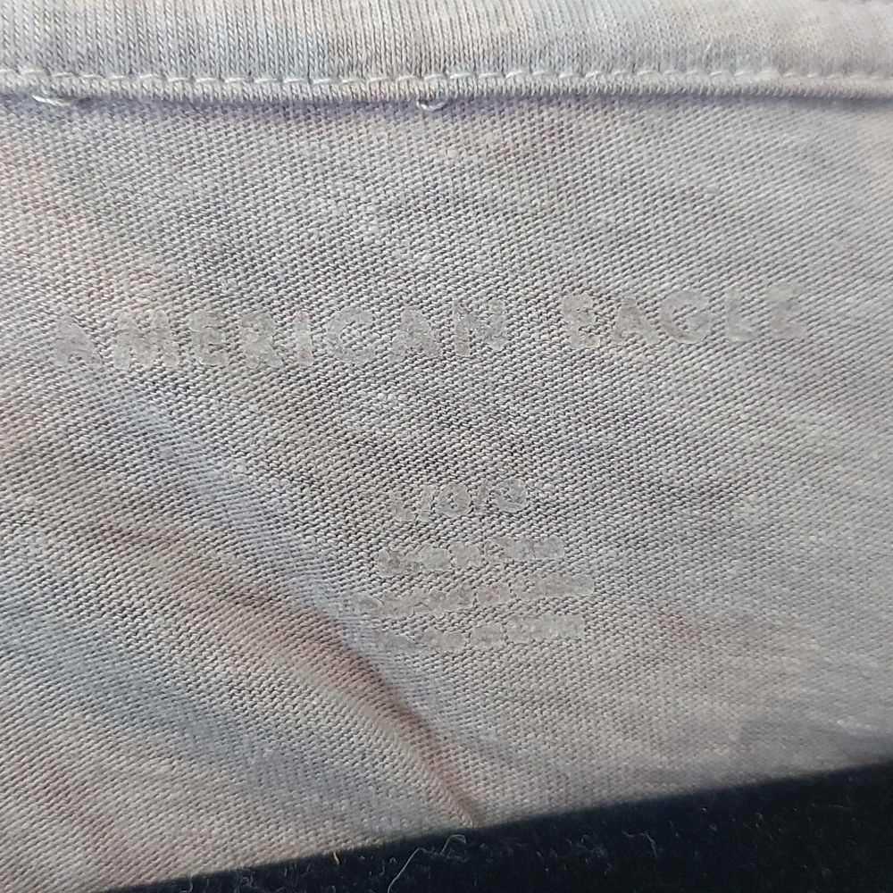 3/$10 AMERICAN eagle pink camo large tshirt - Picture 2 of 2